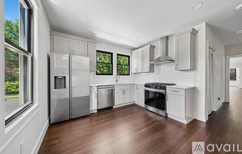 235 Elmwood Avenue 3 Beds Apartment for Rent - Photo gallery 4