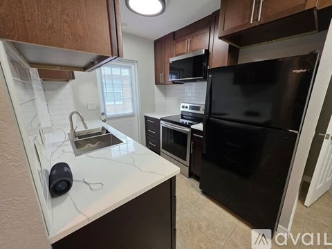 112 S Highland Ave 2 Beds Apartment for Rent