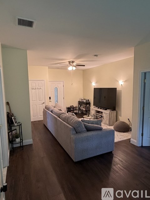 4 Lake Drive 2 Beds Apartment for Rent
