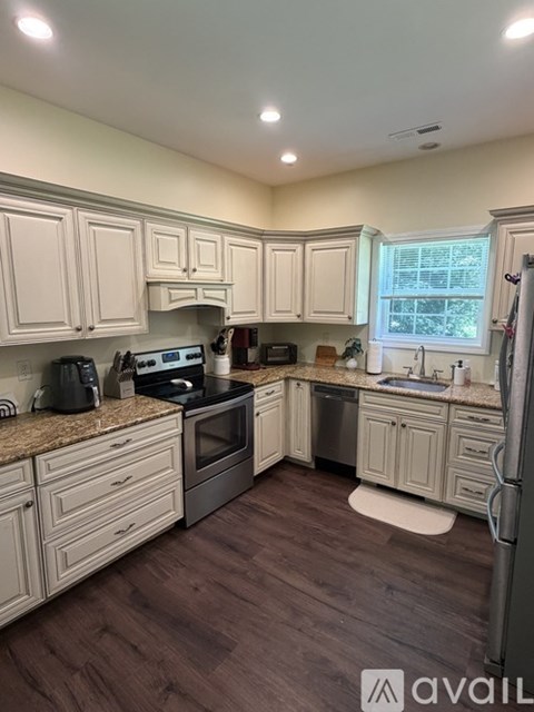 4 Lake Drive 2 Beds Apartment for Rent