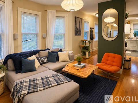 10 Peaceable Street 3 Beds Apartment for Rent