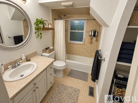10 Peaceable Street 3 Beds Apartment for Rent