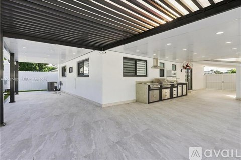 9298 Jamaica Dr 3 Beds Apartment for Rent