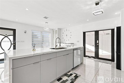 9298 Jamaica Dr 3 Beds Apartment for Rent