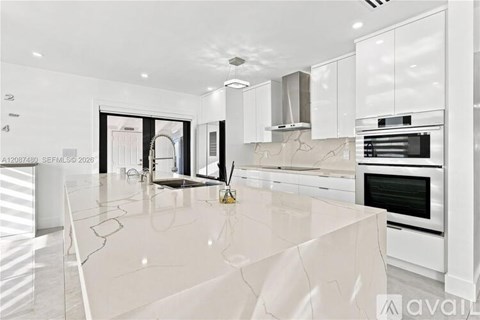 9298 Jamaica Dr 3 Beds Apartment for Rent