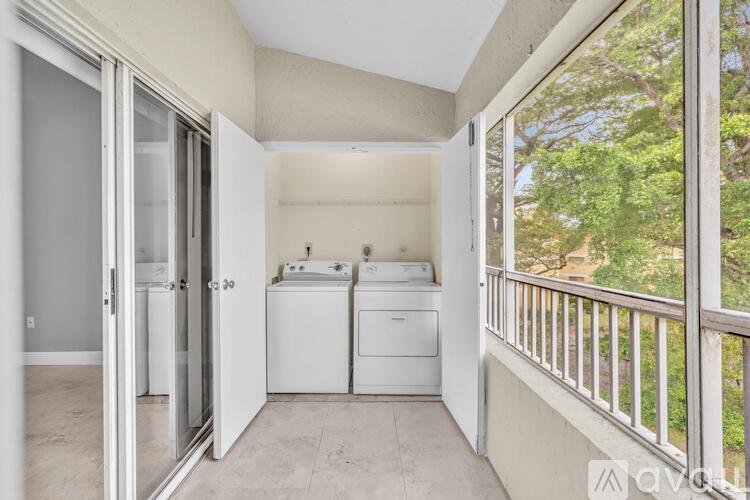 2881 N Oakland Forest Dr 1 Apartment for Rent - Photo gallery 2