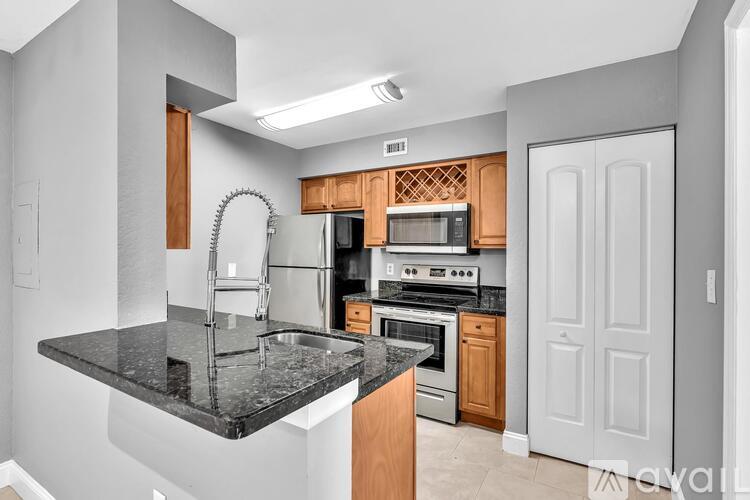 2820 N Oakland Forest Dr 1 Apartment for Rent - Photo gallery 1