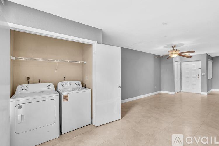2820 N Oakland Forest Dr 1 Apartment for Rent - Photo gallery 2