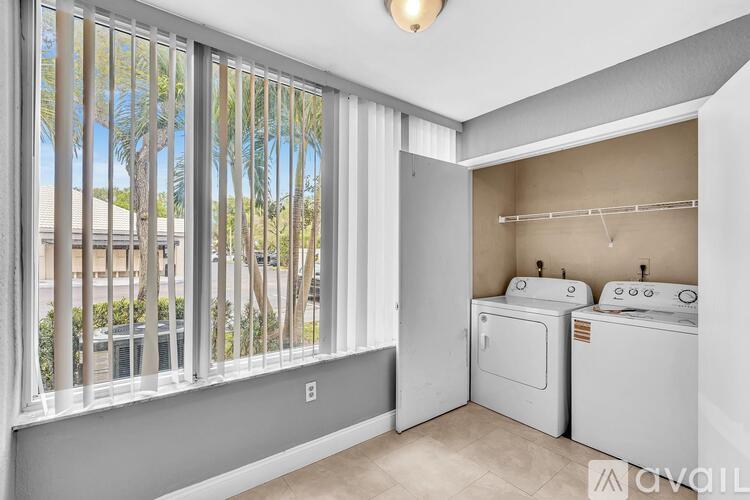 2820 N Oakland Forest Dr 1 Apartment for Rent - Photo gallery 3