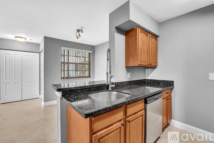 2820 N Oakland Forest Dr 1 Apartment for Rent - Photo gallery 5
