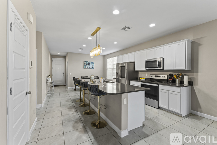 4454 West Beverly Road 4 Beds Single Family Home for Rent - Photo gallery 2