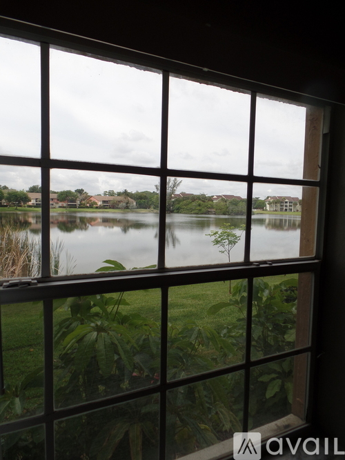 2820 N Oakland Forest Dr 1 Condo for Rent - Photo gallery 4