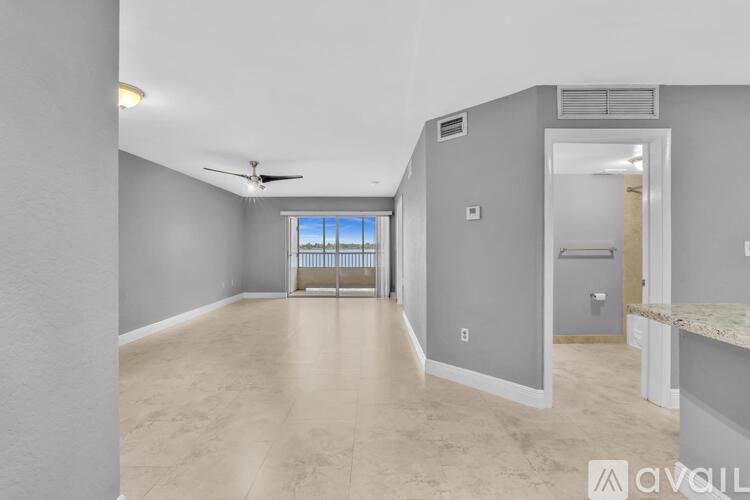 2811 N Oakland Forest Dr 1 Apartment for Rent - Photo gallery 2
