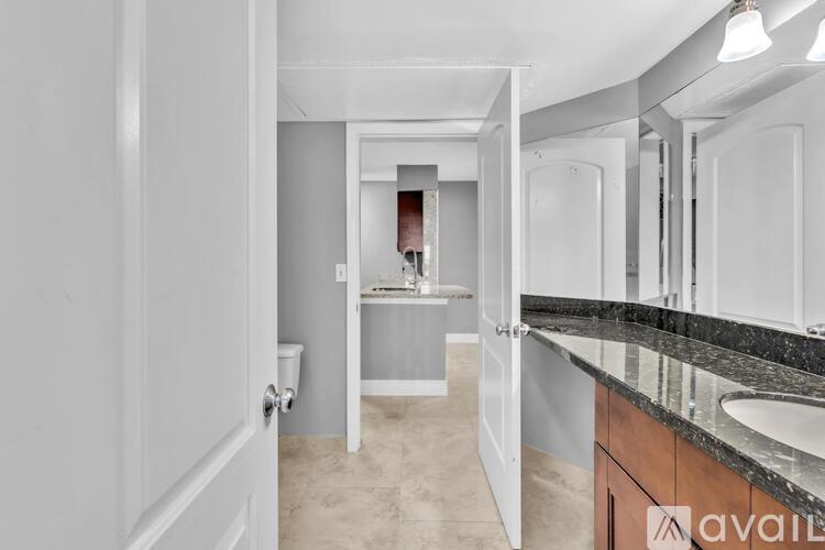 2811 N Oakland Forest Dr 1 Apartment for Rent - Photo gallery 4