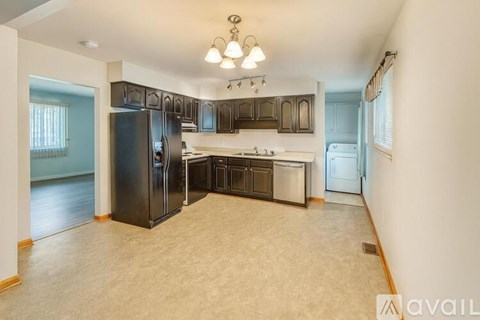 407 Sheets St 3 Beds Apartment for Rent