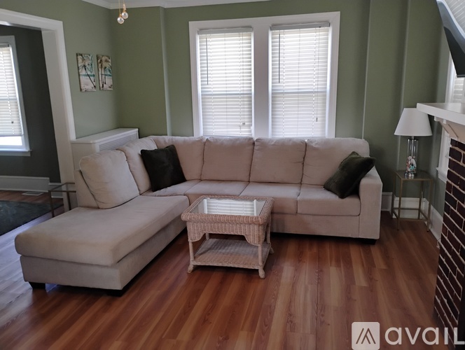 2 South Troy Avenue 4 Beds Single Family Home for Rent - Photo gallery 2