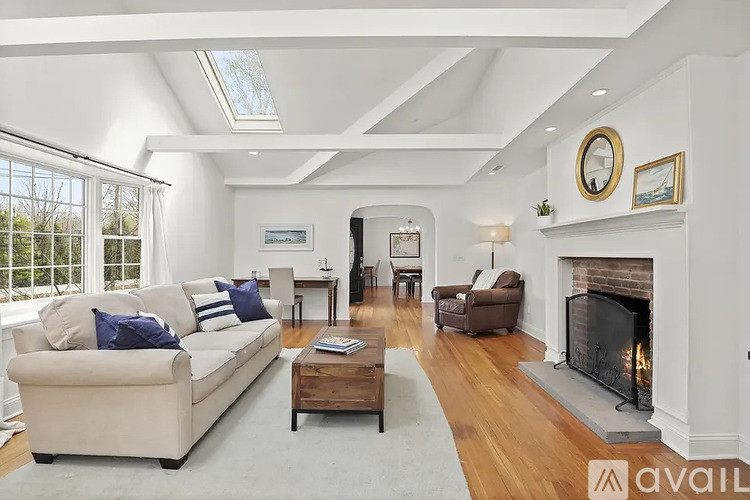 197 Wilton Rd 3 Beds Single Family Home for Rent - Photo gallery 2