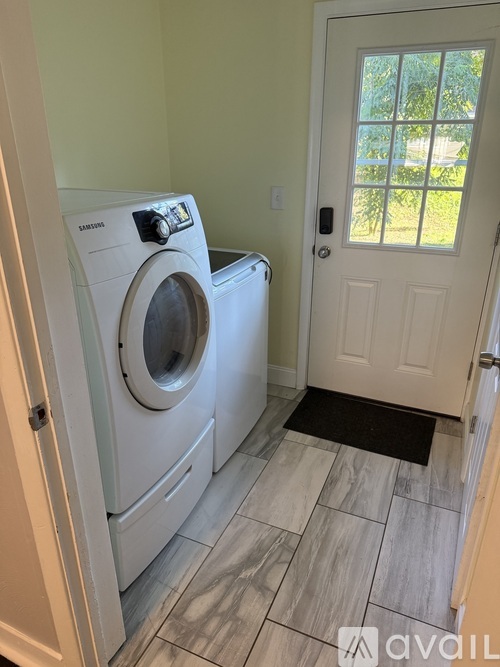 1129 Woodbourne Avenue 3 Beds Single Family Home for Rent - Photo gallery 2