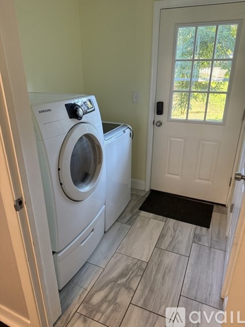 1129 Woodbourne Avenue 3 Beds Apartment for Rent