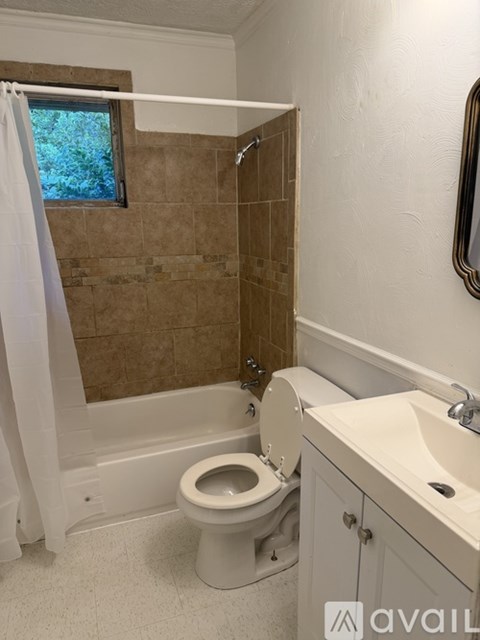 1216 Dugas St 3 Beds Apartment for Rent