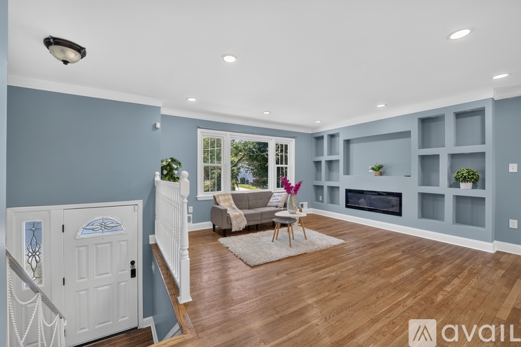 4203 John St 5 Beds Single Family Home for Rent - Photo gallery 2