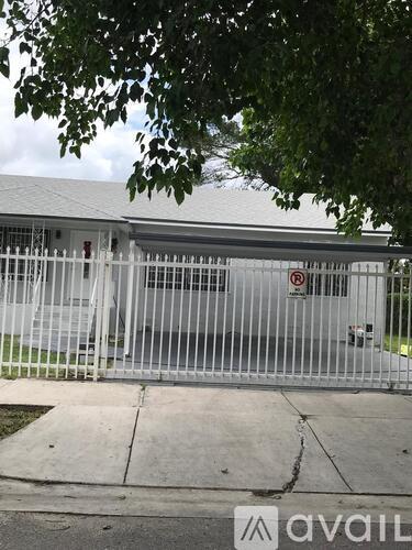 2725 Northwest 19th Avenue 3 Beds Single Family Home for Rent - Photo gallery 1