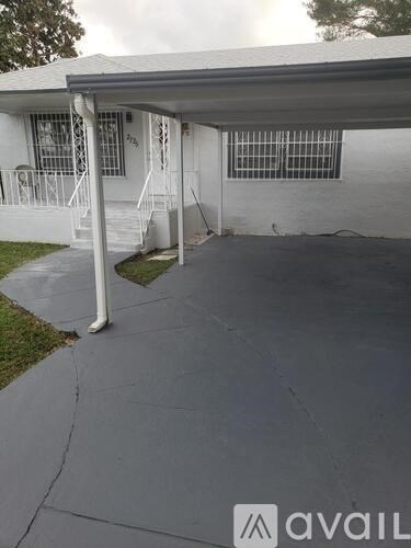 2725 Northwest 19Th Avenue 3 Beds Apartment for Rent