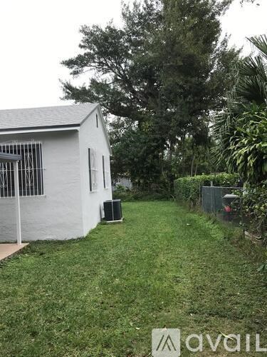 2725 Northwest 19Th Avenue 3 Beds Apartment for Rent