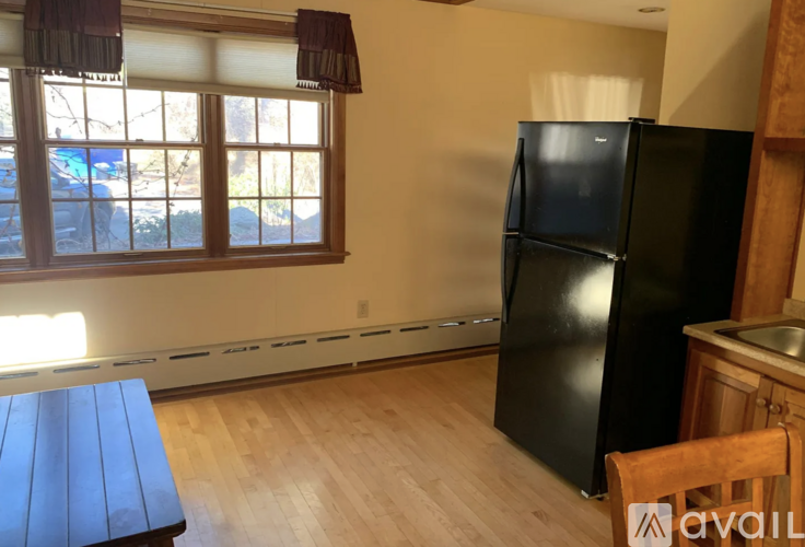 901 State St 1 Apartment for Rent - Photo gallery 3