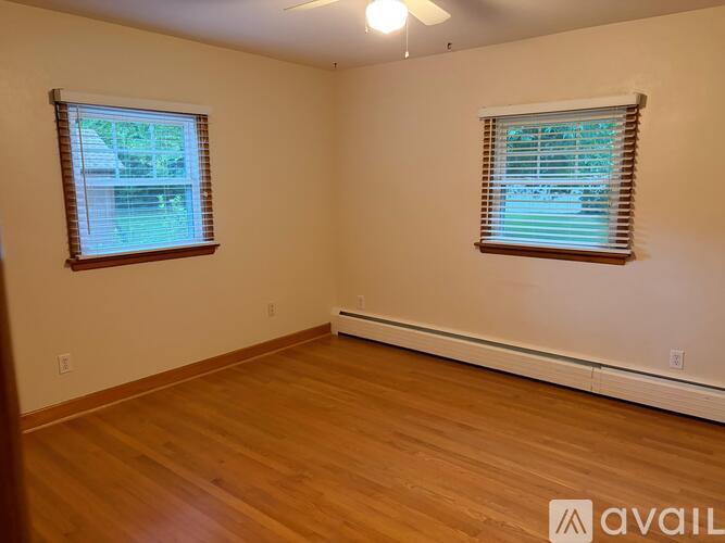 4325 2 Woods Road 3 Beds Single Family Home for Rent - Photo gallery 4