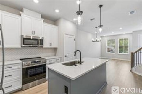 4353 Roush Avenue 2 Beds Apartment for Rent