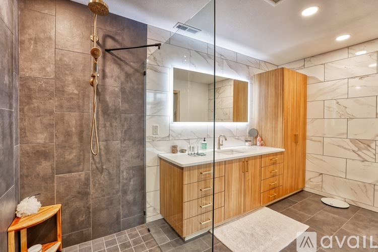1301 Avon Street Unit 6 2 Beds Single Family Home for Rent - Photo gallery 1