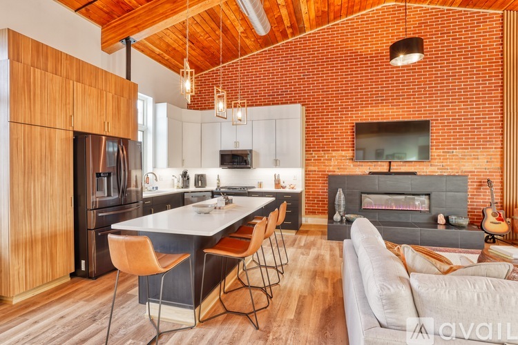 1301 Avon Street Unit 6 2 Beds Single Family Home for Rent - Photo gallery 2