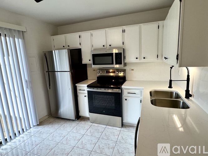 194 South Waters Edge Drive 2 Beds Apartment for Rent - Photo gallery 2