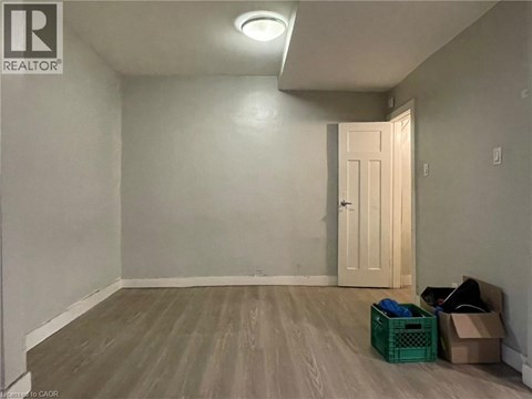 70 VICTORIA Avenue S Unit# 9 Studio Apartment for Rent