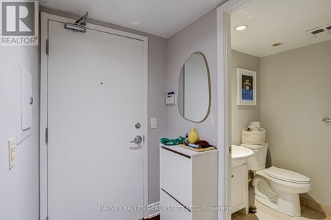 610 - 8 YORK STREET 2 Beds Apartment for Rent