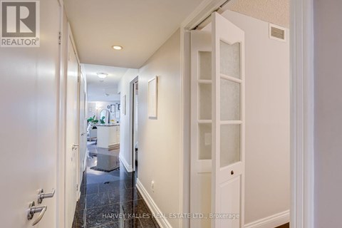 610 - 8 YORK STREET 2 Beds Apartment for Rent