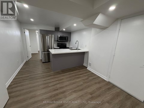 1796 CASTLEMORE AVENUE 5 Beds Apartment for Rent