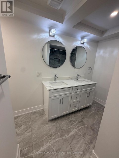 UPPER - 131 JOHN STREET E 3 Beds Apartment for Rent