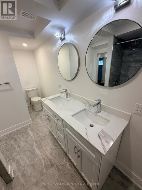 UPPER - 131 JOHN STREET E 3 Beds Apartment for Rent