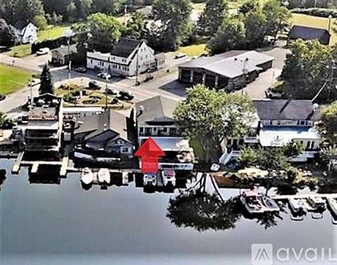 A red arrow points to a boat in a marina.