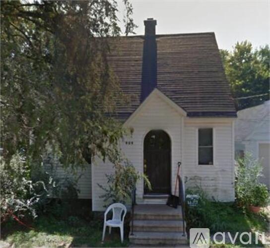 909 Lakeside Ave 3 Beds Single Family Home for Rent - Photo gallery 1