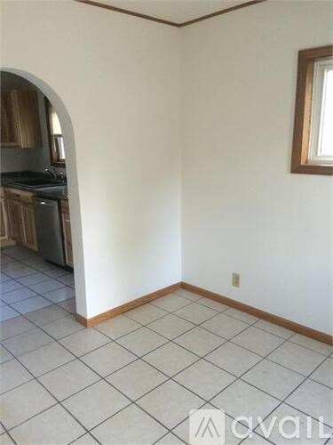 909 Lakeside Ave 3 Beds Apartment for Rent