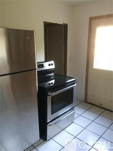 909 Lakeside Ave 3 Beds Apartment for Rent