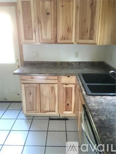 909 Lakeside Ave 3 Beds Apartment for Rent