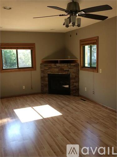 313 9th Ave 3 Beds Single Family Home for Rent - Photo gallery 3