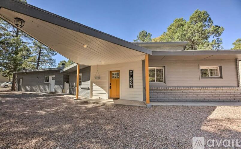 6576 Pond Dr 4 Beds Single Family Home for Rent - Photo gallery 1