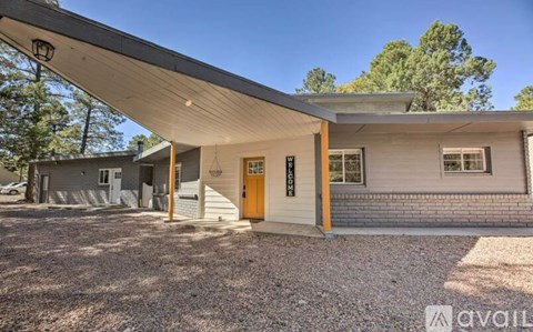 6576 Pond Dr 4 Beds Apartment for Rent