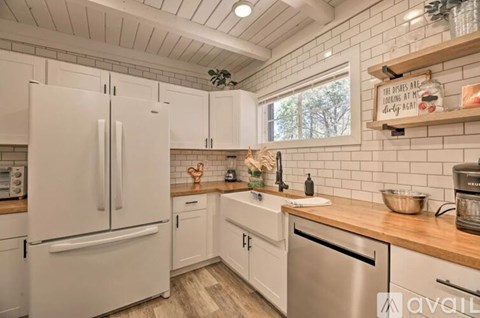 6576 Pond Dr 4 Beds Apartment for Rent