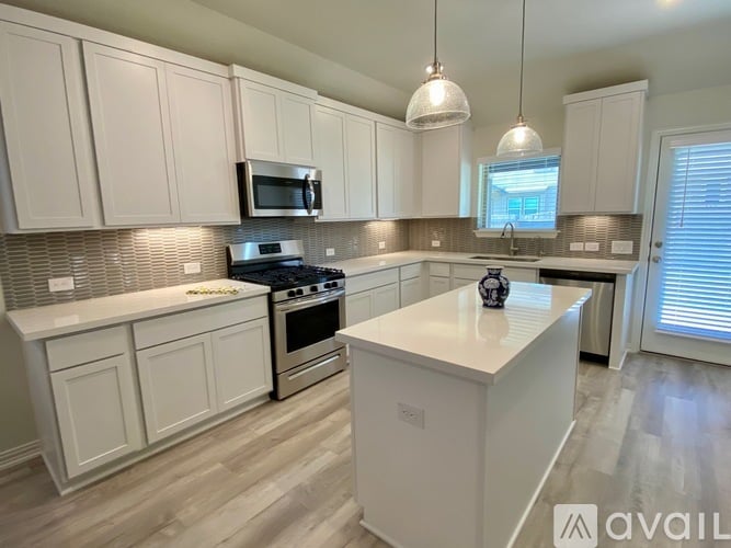 2033 Flametree Avenue 3 Beds Single Family Home for Rent - Photo gallery 4